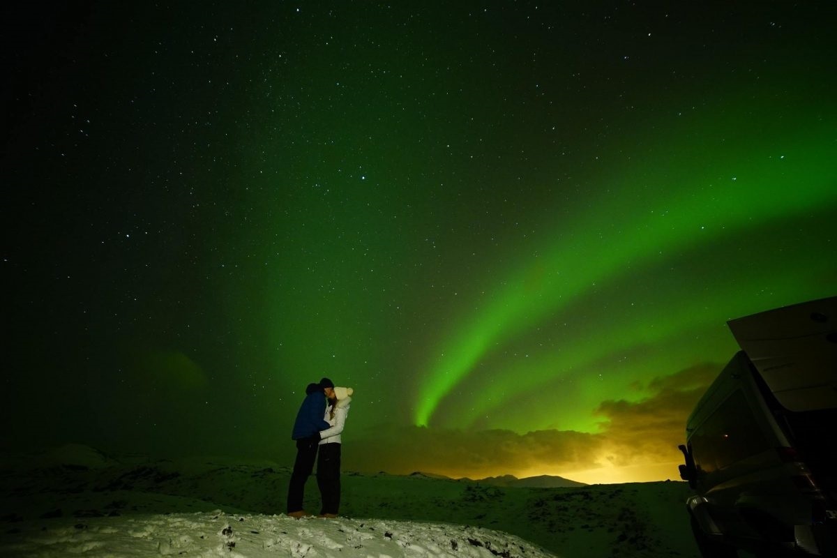 северное сияние одежда. платье цвета северного сияния. Northern lights bar in ion hotel, iceland. голограмма на одежде. кириллов северное сияние.
